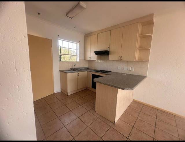 2 BEDROOM APARTMENT FOR SALE IN HEUWELSIG ESTATE